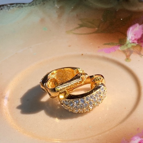 VINTAGE Gold tone and crystal huggie clip on earrings - Picture 2 of 9